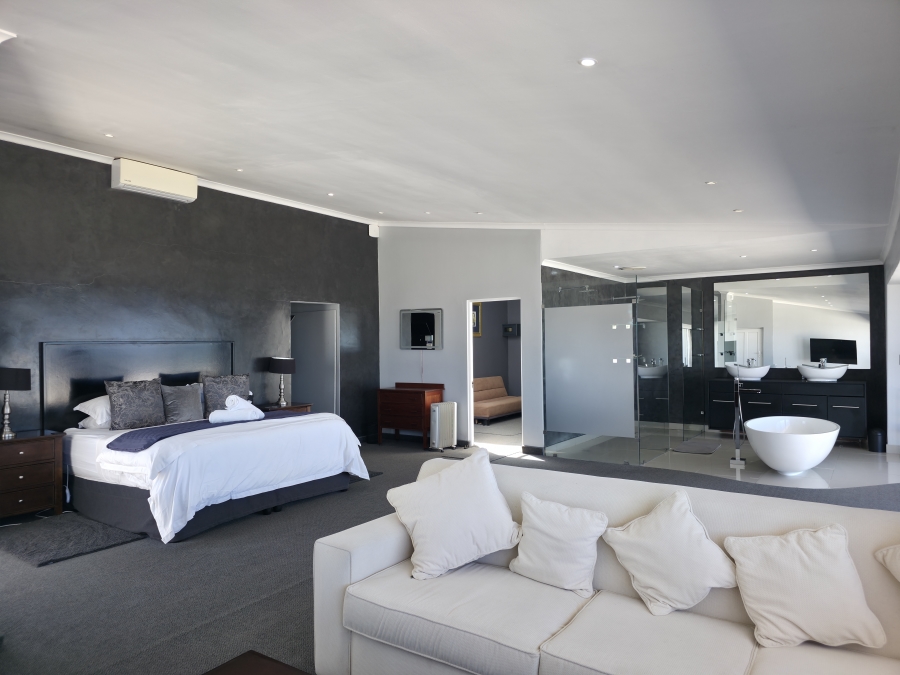 5 Bedroom Property for Sale in Jeffreys Bay Central Eastern Cape